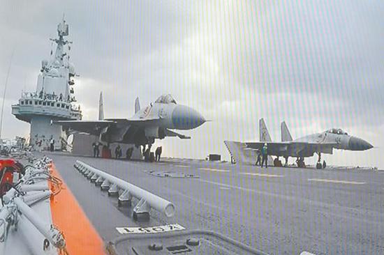 2017年1月1日,遼寧艦編隊在西太平洋海域訓練。