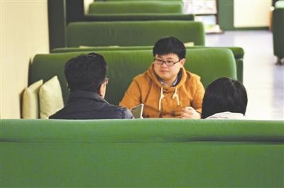  2��2�գ��ɶ������R�����������¼�����δ�ϴ������^һ�ٵ����������󣩺����ӽ��ܳɶ��̈���L ���zӰ ����