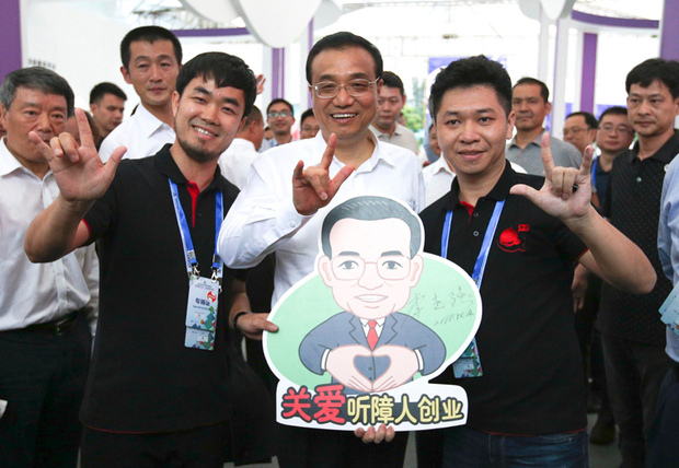 �DƬĬ�J���}