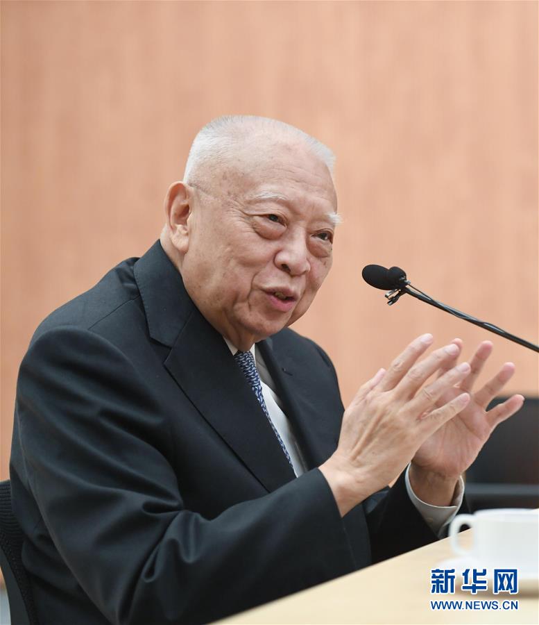 (香港回歸二十周年·圖文互動)(2)“毫無疑問,‘一國兩制’在香港取得巨大成功”——訪全國政協(xié)副主席董建華 (香港回歸二十周年·圖文互動)(2)“毫無疑問,‘一國兩制’在香港取得巨大成功”——訪全國政協(xié)副主席董建華