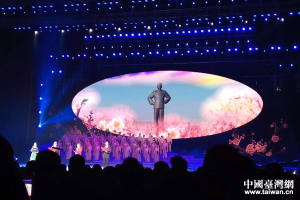 舞臺上四位朗誦者朗誦《桃花垠的思念》 舞臺上四位朗誦者朗誦《桃花垠的思念》