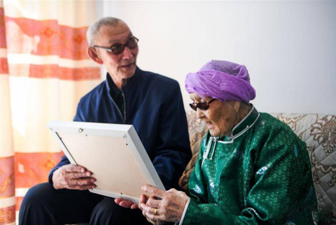 �ؑ�������ƽ����ӛ�����ҕr���龰�����������˺��ϰ鶼�y�ڃ��ĵļ��ӡ����DƬ��Դ�����A�W��