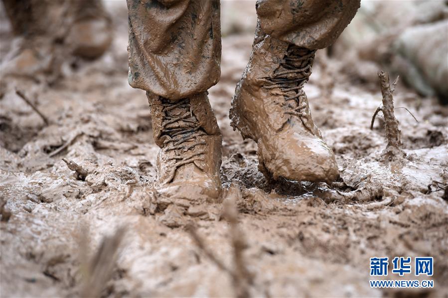 ��������ƽ�r���Ї���ɫ������x˼��ָ���¡����r����������ƪ�¡�����ƽ����ӛ�P���¡��D�Ļ��ӣ���10��һ�О������񡪡�����ȫ����Ѵ�Ȟ�ȡ���A�����ش����֮�r