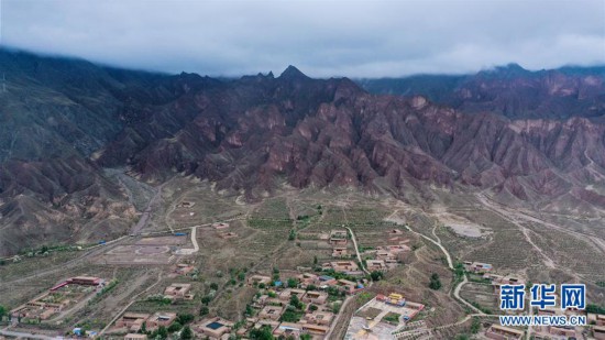 (新華全媒頭條·走向我們的小康生活·決戰決勝脫貧攻堅·圖文互動)(6)高原上綻放的光芒——來自青海攻克深度貧困堡壘的故事