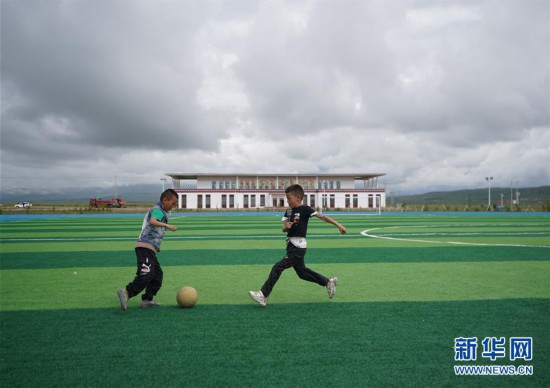 (新華全媒頭條·走向我們的小康生活·決戰決勝脫貧攻堅·圖文互動)(10)高原上綻放的光芒——來自青海攻克深度貧困堡壘的故事