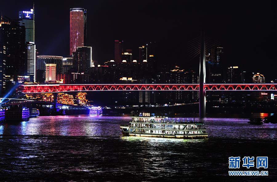 �����Aȫý�^�l���D�Ļ��ӣ���8�����p����ϲ��� һ�Ӽ҇��顪��ȫ�����ؚg�ȇ��c����ѹ�����