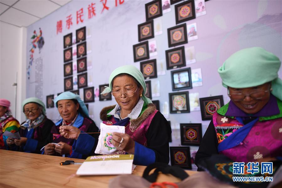 ������ƽ��С�����¡����A�W���D�Ļ��ӣ���1�� ��׌ȫ�w����ס�����ӡ���������ƽ�Ͱ��հ��ӵĹ���