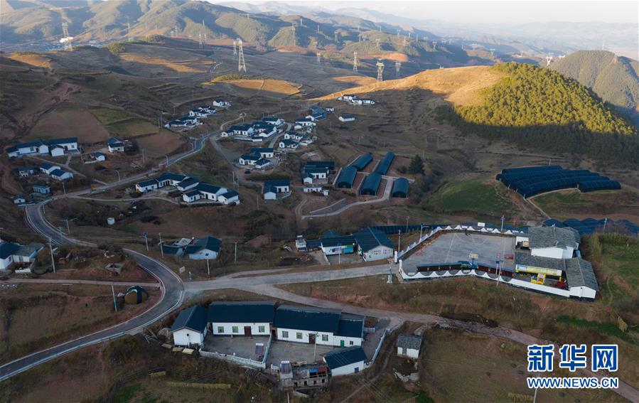 ������ƽ��С�����¡����A�W���D�Ļ��ӣ���2�� ��׌ȫ�w����ס�����ӡ���������ƽ�Ͱ��հ��ӵĹ���