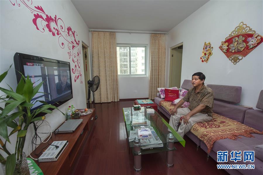 ������ƽ��С�����¡����A�W���D�Ļ��ӣ���5�� ��׌ȫ�w����ס�����ӡ���������ƽ�Ͱ��հ��ӵĹ���