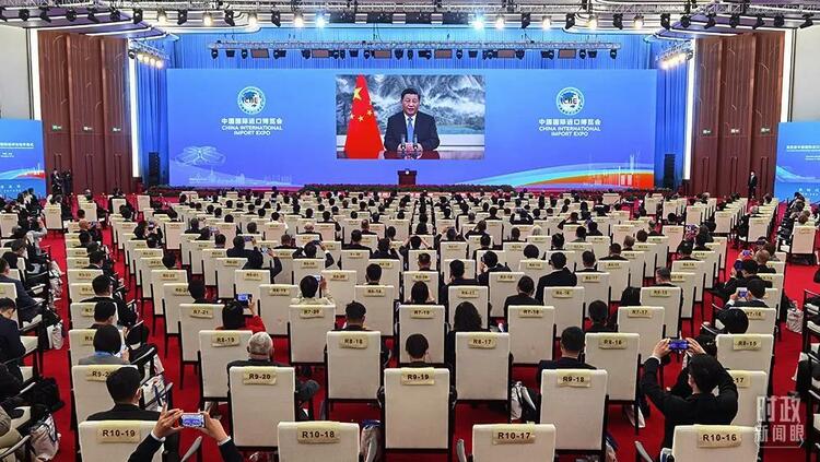 �r������ح�ġ��傀һ���x����(x��)��ƽ���M(j��n)�����_Ļʽ�ϵ���ּ���v