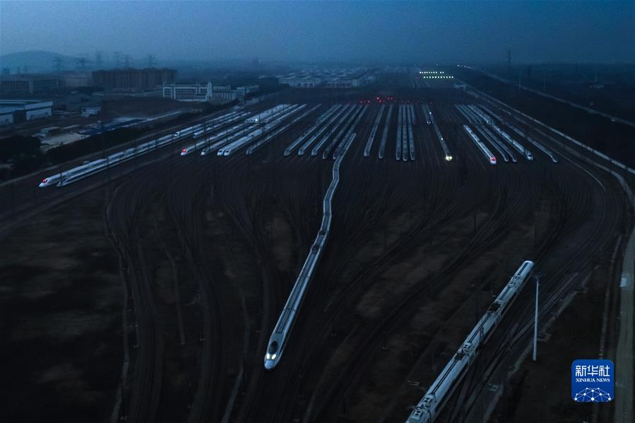 (����(x��)��ƽ�r(sh��)���Ї�(gu��)��ɫ���(hu��)���x˼��ָ���¡����r(sh��)����������ƪ�¡���(x��)��ƽ����(sh��)ӛ�P(gu��n)���¡��D�Ļ���(d��ng))(3)���촺�L(f��ng)�š��������ط���(j��ng)��(j��)�l(f��)չ����ِ�����^(gu��n)��