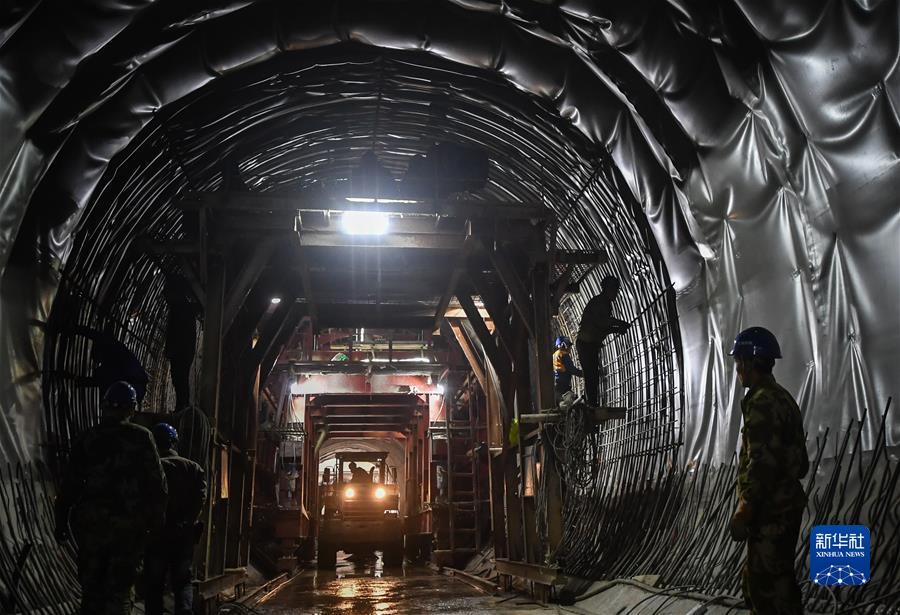 (����(x��)��ƽ�r(sh��)���Ї�(gu��)��ɫ���(hu��)���x˼��ָ���¡����r(sh��)����������ƪ�¡���(x��)��ƽ����(sh��)ӛ�P(gu��n)���¡��D�Ļ���(d��ng))(2)���촺�L(f��ng)�š��������ط���(j��ng)��(j��)�l(f��)չ����ِ�����^(gu��n)��