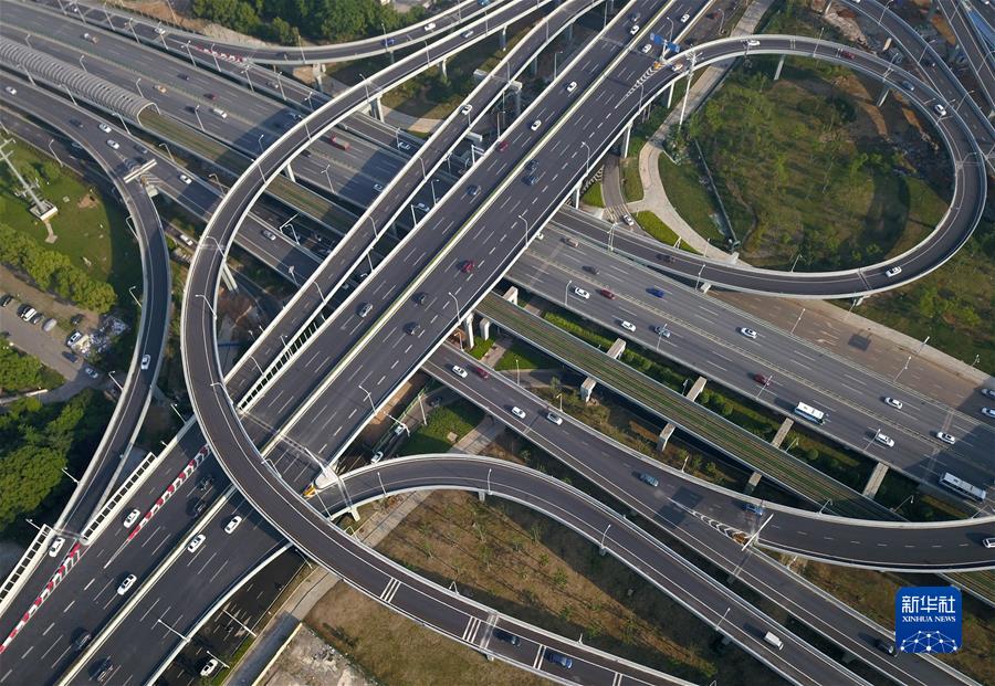 (����(x��)��ƽ�r(sh��)���Ї�(gu��)��ɫ���(hu��)���x˼��ָ���¡����r(sh��)����������ƪ�¡���(x��)��ƽ����(sh��)ӛ�P(gu��n)���¡��D�Ļ���(d��ng))(6)���촺�L(f��ng)�š��������ط���(j��ng)��(j��)�l(f��)չ����ِ�����^(gu��n)��