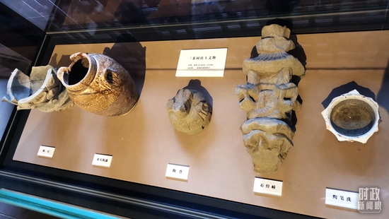 △三蘇祠出土文物。(總臺央視記者李曉周拍攝)