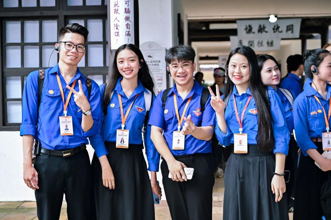 200������Խ�Ϻ�־�������F���������������R�ۏV���_�����tɫ�ЌW֮�á���