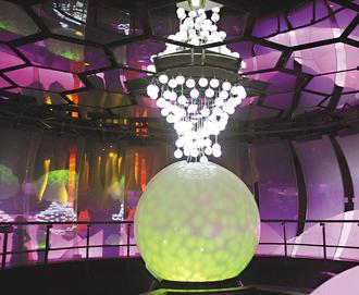 �����^��d�Ϸ����_6�׵Ą����Cе���䡰�`�š����Ϸ��ۼt���֣����܇�����34000Ƭ���~Ƭ���ӵ�ɭ�����������~Ƭ�ͼ����Ȱl(f��)�����x�Q�B���У����Ͻk��������У������M��һ��ħ��ɭ�֡��DƬ��Դ���_����(li��n)�ψ�