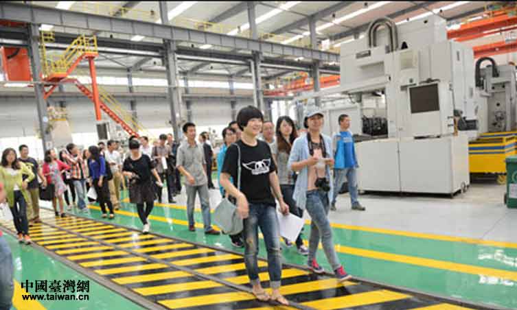 全國網(wǎng)絡(luò)媒體寶雞行記者們走進寶雞石油機械公司 全國網(wǎng)絡(luò)媒體寶雞行記者們走進寶雞石油機械公司