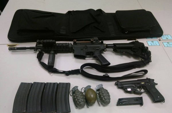 男子身上的配備 男子身上的配備