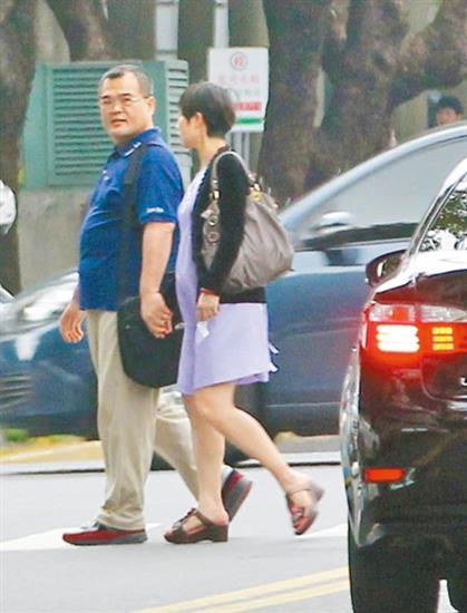 林益世與妻子彭愛佳前往臺灣“高等法院”開庭。 林益世與妻子彭愛佳前往臺灣“高等法院”開庭。