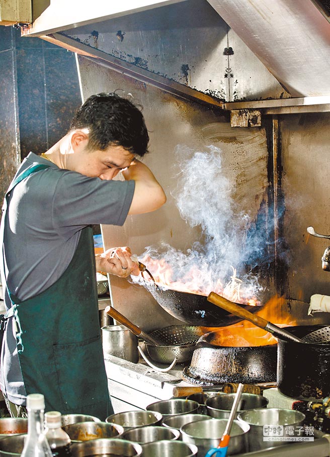 臺灣認定廚師患肺腺癌屬于職業(yè)病 臺灣認定廚師患肺腺癌屬于職業(yè)病