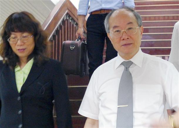 黃世銘指柯自訴不合法,并否認(rèn)犯罪 黃世銘指柯自訴不合法,并否認(rèn)犯罪