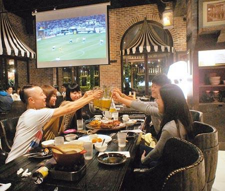 �н�498�f(w��n)�����о��ҕ��ҕ����δ��(l��i)���o(w��)������16��(qi��ng)ِ�µ��D(zhu��n)����