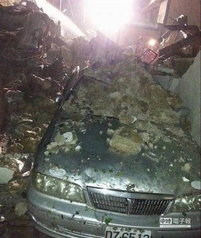 7月23日晚,臺灣復(fù)興班機(jī)迫降現(xiàn)場照。 7月23日晚,臺灣復(fù)興班機(jī)迫降現(xiàn)場照。