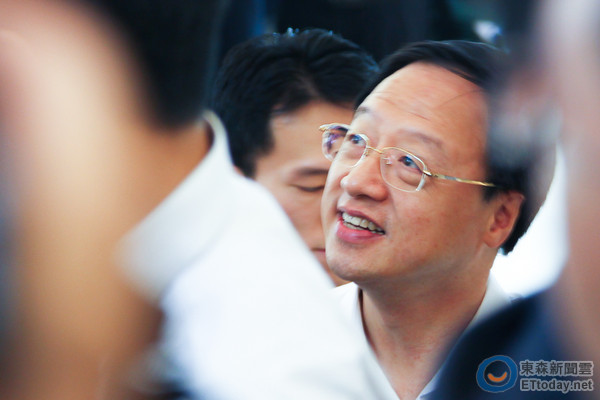 臺當局“行政院長”明將親自出庭 臺當局“行政院長”明將親自出庭