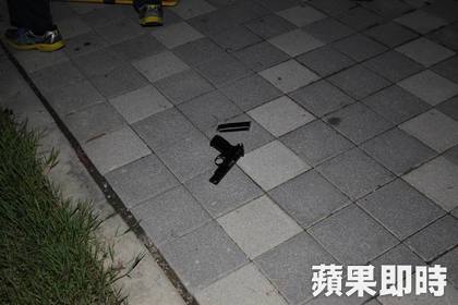 臺灣欠債男自轟頭亡:求前妻幫他照顧母親(組圖) 臺灣欠債男自轟頭亡:求前妻幫他照顧母親(組圖)