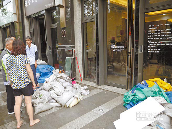 �����B�մ�������Ѕ^��̎�eˮ���д��������̼Ҹ����M1���£������b��Ҫ�����⣬���pʧ�K��