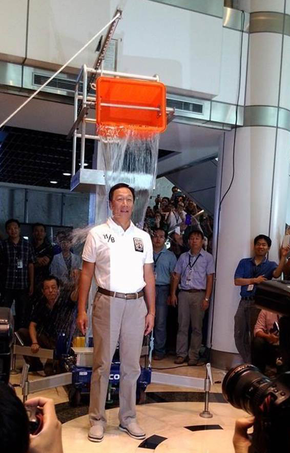 �����F(tu��n)�����һ�����ϵĕr�g���M�b��һֻ�C(j��)е�ֱۣ������������ˮ��