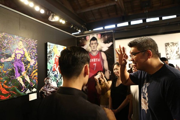 連勝文日前參加籃球藝術(shù)展 連勝文日前參加籃球藝術(shù)展