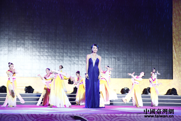 蒼南縣本地民族特色歌舞《一個(gè)叫碗窯的村莊》。 蒼南縣本地民族特色歌舞《一個(gè)叫碗窯的村莊》。