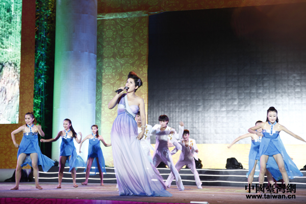 臺(tái)灣歌手彭立演唱歌曲《兩岸一家親》 臺(tái)灣歌手彭立演唱歌曲《兩岸一家親》