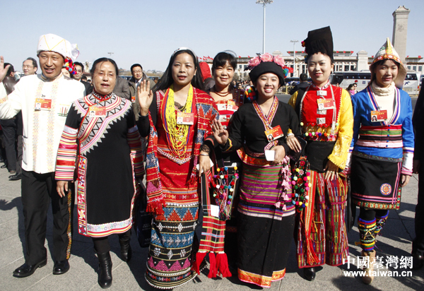 �M�D��ȫ��(gu��)���f(xi��)ʮ�������Ε�(hu��)�h�_(k��i)Ļ��(hu��)��Ӱ