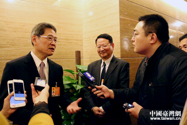 中共中央臺辦、國務院臺辦主任張志軍應邀出席十二屆全國人大三次會議臺灣代表團全體會議并接受記者采訪 中共中央臺辦、國務院臺辦主任張志軍應邀出席十二屆全國人大三次會議臺灣代表團全體會議并接受記者采訪