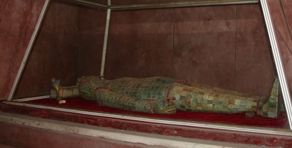 靖王金縷玉衣(中國臺灣網 郭曉康攝) 靖王金縷玉衣(中國臺灣網 郭曉康攝)