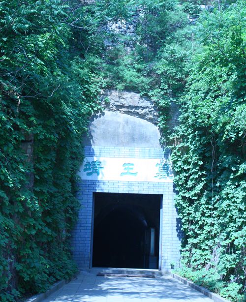 靖王墓口(中國臺灣網 郭曉康攝) 靖王墓口(中國臺灣網 郭曉康攝)