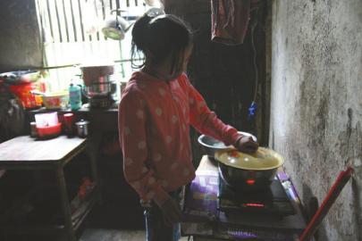 13�qŮ��ÿ�����ȼ�����ɢ����Ը�⮔(d��ng)��������