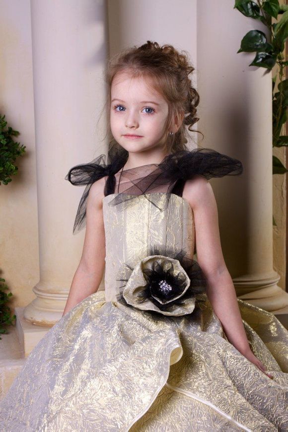 �������ˊʘ�Ӎ ���_˹�}��ͯģ��������(Angelina Kurkina)�l��һ�M����,��Ƭ��С�������Ͱ�׃,�·��`�䷲�g��