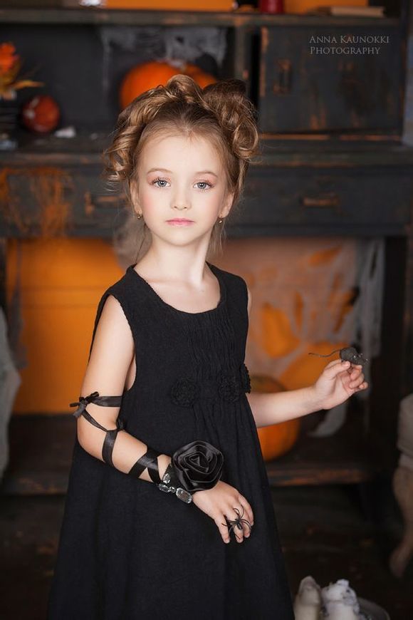 �������ˊʘ�Ӎ ���_˹�}��ͯģ��������(Angelina Kurkina)�l��һ�M����,��Ƭ��С�������Ͱ�׃,�·��`�䷲�g��