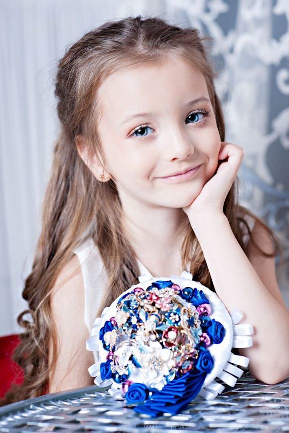 �������ˊʘ�Ӎ ���_˹�}��ͯģ��������(Angelina Kurkina)�l��һ�M����,��Ƭ��С�������Ͱ�׃,�·��`�䷲�g��