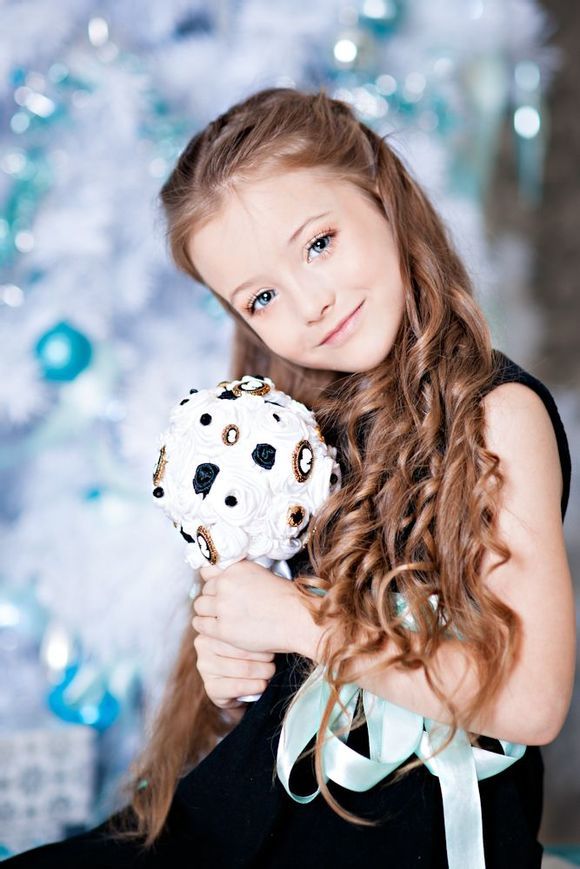 �������ˊʘ�Ӎ ���_˹�}��ͯģ��������(Angelina Kurkina)�l(f��)��һ�M����,��Ƭ��С�������Ͱ�׃,�·��`�䷲�g��