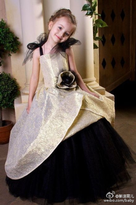 �������ˊʘ�Ӎ ���_˹�}��ͯģ��������(Angelina Kurkina)�l��һ�M����,��Ƭ��С�������Ͱ�׃,�·��`�䷲�g��