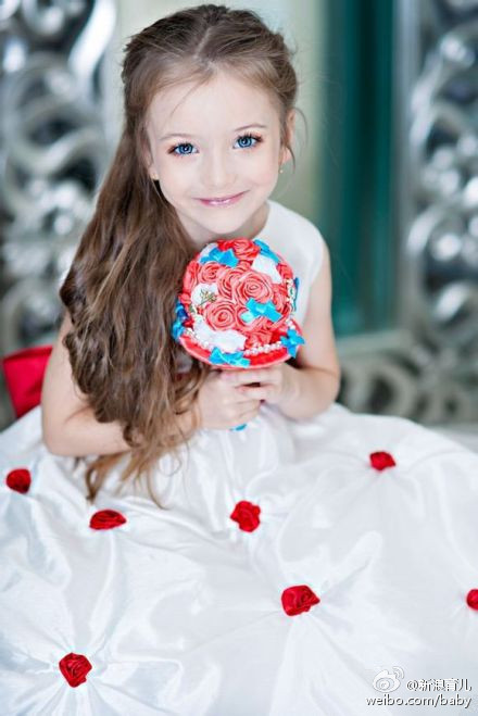 �������ˊʘ�Ӎ ���_˹�}��ͯģ��������(Angelina Kurkina)�l��һ�M����,��Ƭ��С�������Ͱ�׃,�·��`�䷲�g��