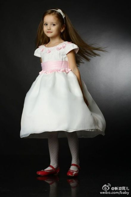 �������ˊʘ�Ӎ ���_˹�}��ͯģ��������(Angelina Kurkina)�l��һ�M����,��Ƭ��С�������Ͱ�׃,�·��`�䷲�g��