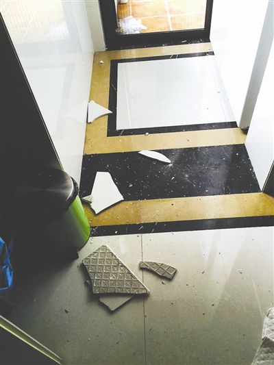 ��Ůʿָ�J�����g����ˮ���������©ˮ