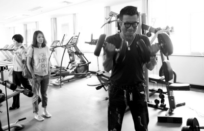 �O�d���M�쿵�䶾���������䶾��(j��ng)�v�����A�r��ӛ�ߚWꖕԷƔz