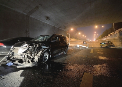 ���Ӿ��{ײ������ ¶�y�����{������(zh��n)��(b��o)����