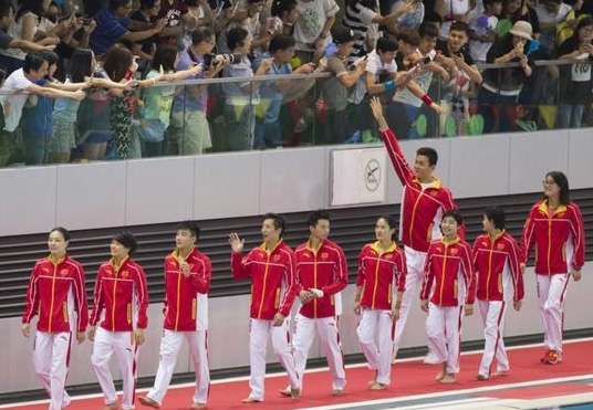 �DƬĬ�J���}